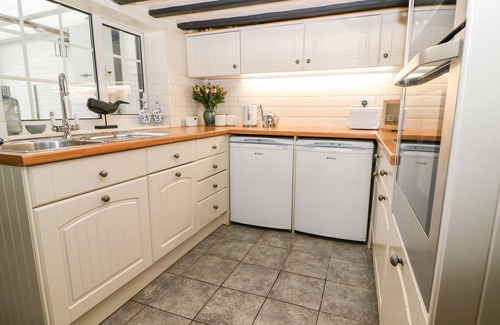 Pevensey Cottage | 2 SEAVIEW COTTAGES, character holiday cottage in Bexhill-On-Sea