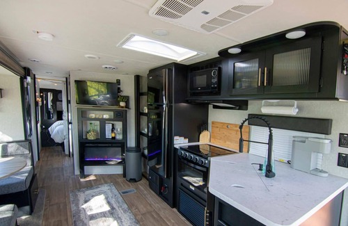 Medford House | 2 separate RV’s with queen-sized beds, dining area, and full kitchen.