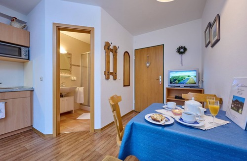 Groissenbach Apartment | (2) sonnige Ferienwohnung mit Balkon