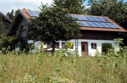 Hebertsfelden Apartment | 2-stöckiges Ferienhaus mit 4 Schlafzimmern und großer Südterrasse