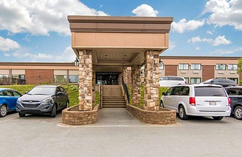 Enfield Hotel | 2-Star Hotel ∙ Quality Inn Halifax Airport