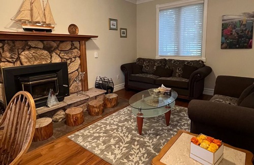 York Regional Municipality Cottage | 2-storey, 3,000 sq.ft house on 2 acres with large deck and gazebo