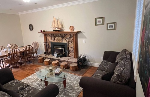 York Regional Municipality Cottage | 2-storey, 3,000 sq.ft house on 2 acres with large deck and gazebo