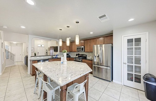 Round Rock House | 2 Story 4 Bedroom Modern Home near Kalahari Resort