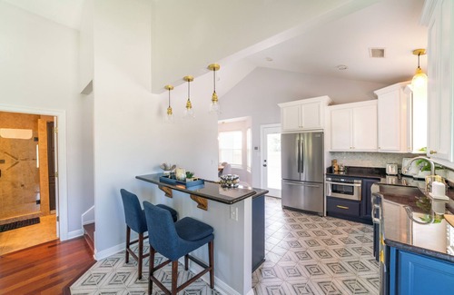 Chalmette House | 2-Story cottage w pool+bonfire