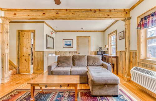 White Salmon Cabin | 2-story dog-friendly cabin near White Salmon River with mtn views, courtyard, AC