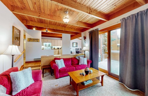 Keystone House | 2-story dog-friendly condo with mountain views - walk to tennis center, ice rink