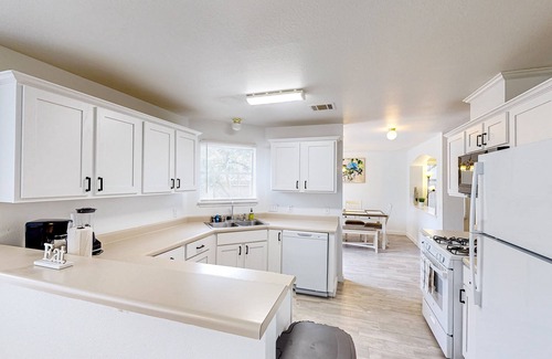 Buda House | 2-story home with private outdoor pool, fenced backyard, fireplace, patio, & AC
