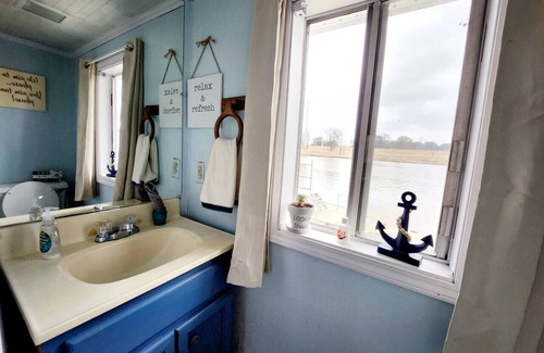West Monroe Boat Rental | 2 Story Houseboat seeking a captain! Fish/Pets OK