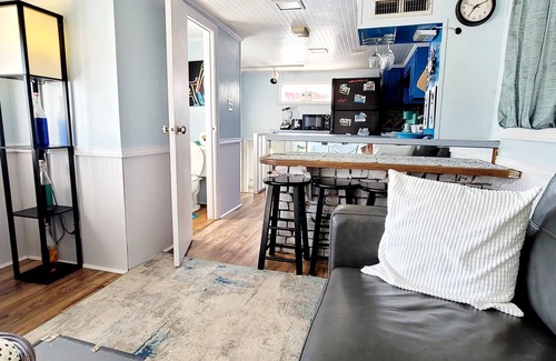 West Monroe Boat Rental | 2 Story Houseboat Seeking a Captain Fishpets Ok