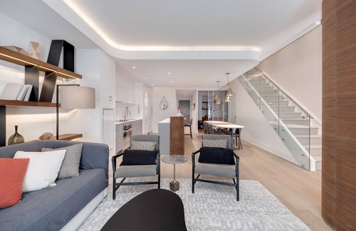 Bay Street Corridor Condo | 2 Story Luxury Townhome In Entertainment District