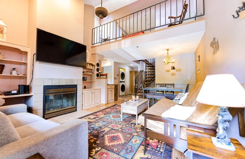 Durango - Purgatory House | 2-story townhouse + loft with fast WiFi, wood fireplace & great location