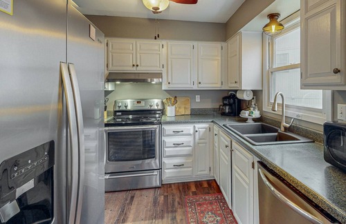 Bella Vista House | 2-story updated home with grill, deck, balcony, hammock, washer/dryer