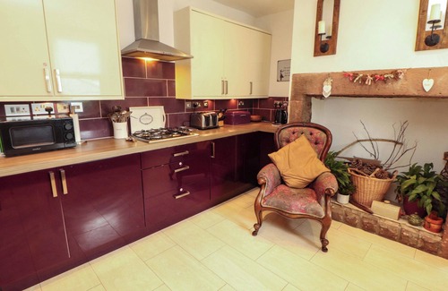 Calder Bridge Cottage | 2 THE CRESCENT, pet friendly, character holiday cottage in Seascale