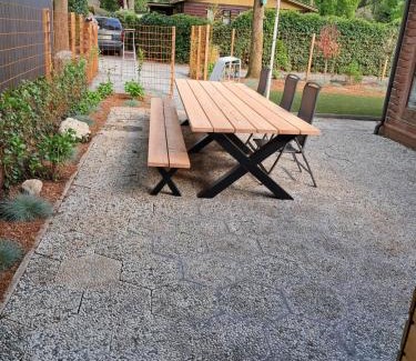 Voorthuizen Ski Chalet | 2 tot 6 persoons Natuurhuisje volledig omheind en helemaal gerenoveerd in het bos op de Veluwe in voorthuizen