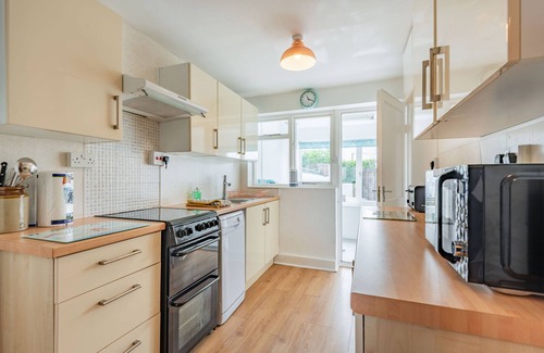 Cemaes Bay Cottage | 2 TREGOF TERRACE, pet friendly, country holiday cottage in Cemaes Bay