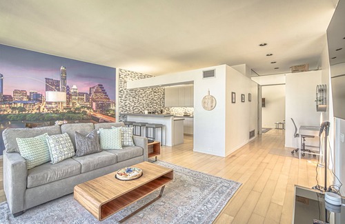 Dawson House | 2-Unit Bright & Modern SOCO Stay Near SXSW Top Spots!