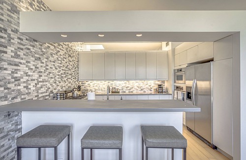 Dawson House | 2-Unit Bright & Modern SOCO Stay Near SXSW Top Spots!