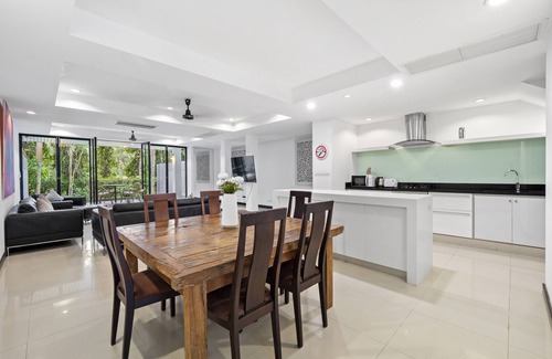 Kathu House | 2 villas with 9 bedroom for 23 guests. 2 swimming pools.