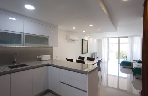 Pasito Blanco House | 2´ WALK TO THE BEACH, SWIMMING POOL, 4 BEDROOMS, LUXURY VILLA, PRIVATE RESIDENCE