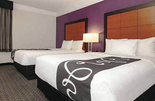 Guasti Hotel | 2 x 2 Double Beds Room at La Quinta Inn & Suites by Wyndham Ontario Airport