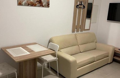 Osnabrueck Apartment | 2 Zi Apartment für Monteure Schlafzimmer mit 2 Einzelbetten, Wohnküche mit Schlafsofa