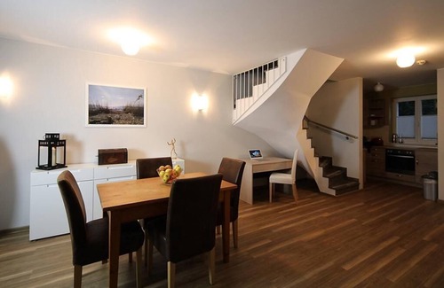 Stolpe House | 2 Zimmer Maisonetteappartement mit Eigenem Eingang, 85m², für 2-4 Personen, 1 Sc
