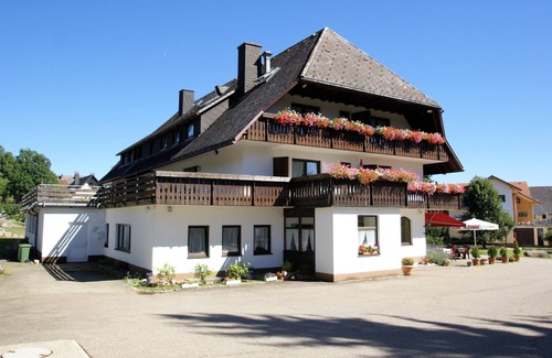 Haeusern Apartment | 2-Zimmer-Suite mit offenem Durchgang vom Schlaf- zum Wohnzimmer, Wireless Lan (Wlan),