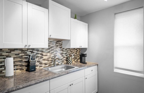 Roosevelt Condo | 20 Chelsea Place 1 Bedroom Condo by RedAwning
