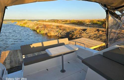 Gambia-Pontes-Alto da Guerra Boat Rental | 20 m² Houseboat ∙ 1 bedroom ∙ 3 guests