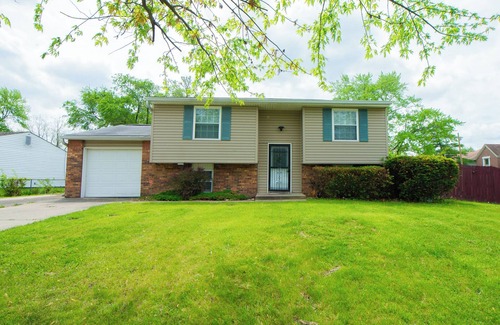 Acton House | 20 min. to Lucas Oil Stadium! Cozy 4 bdrs residence with 2 full baths & deckn