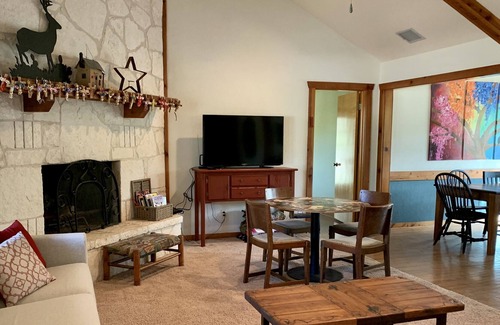 Floresville House | 20 Min to Riverwalk! 3 Homes w/ lots of space, Fire pit, Rec Room, big deck