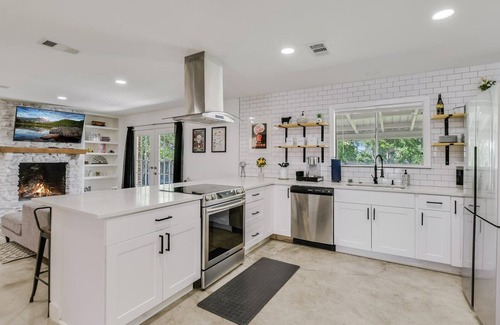 Round Rock House | 20-min Uber to ATXn10-min to Kalahari and Sports Parksn10-min walk to Downtown