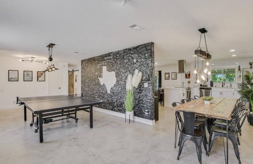 Round Rock House | 20-min Uber to ATXn10-min to Kalahari and Sports Parksn10-min walk to Downtown