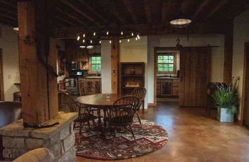 Caldwell House | 20 minutes from Kyle Field!
