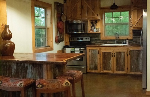 Caldwell House | 20 minutes from Kyle Field!