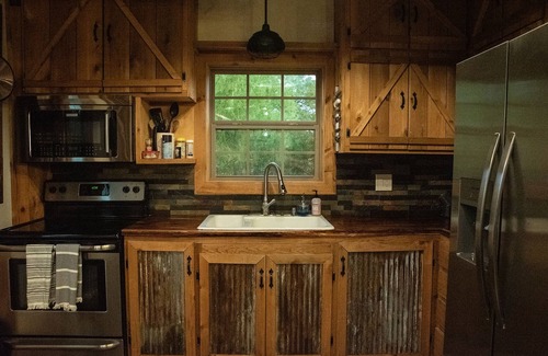 Caldwell House | 20 minutes from Kyle Field!