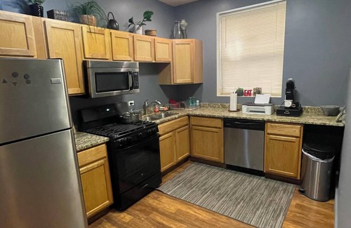 Chatham Condo | 20 minutes to Downtown Chicago! Perfect Getaway Apartment