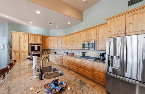 Tanque Verde House | 20% OFF! Captivating 4-bedroom house w/sparkling pool, spa and views!