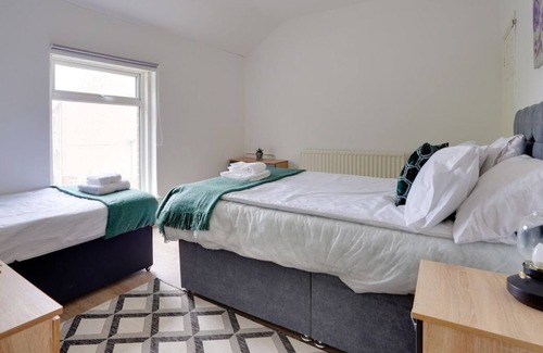 Newbottle House | 🌟 20% Off - Furnished 3 Bed/Wi-Fi/Free parking/6 Guest's 🌟