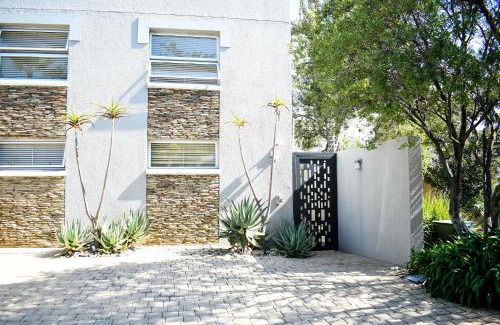 Woodmead House | 20 ON WOODLANDS