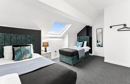 Sheffield Apartment | 20 percent off! Stylish Sheffield Abode Sleeps 12