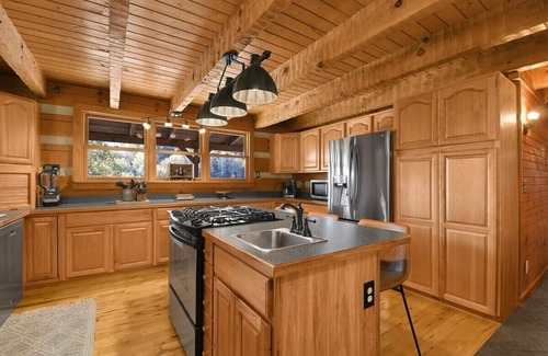 Lancaster Cabin | 20 Person Lodge! Secluded with Views! Hot Tub, Firepit, WBFP! Pet Friendly