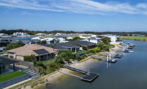 Yamba House | 20 Taine - Oceanstays - Jetty & Pet Friendly