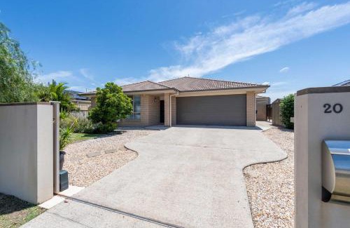 Yamba House | 20 Taine - Oceanstays - Jetty & Pet Friendly