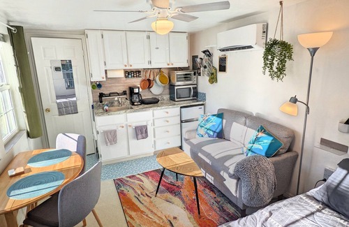 Sugar House Cottage | 200 ft² tiny home in heart of SLC, minutes to outdoor and urban adventures