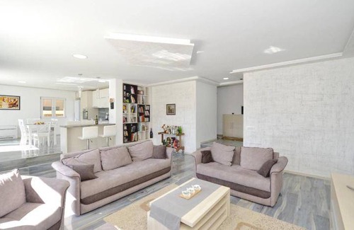 Orahovac Apartment | 200 m² Apartment ∙ 3 bedrooms ∙ 9 guests