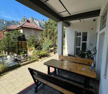 Busteni Bed & Breakfast | 200 m² Bed and breakfast ∙ 8 bedrooms ∙ 18 guests