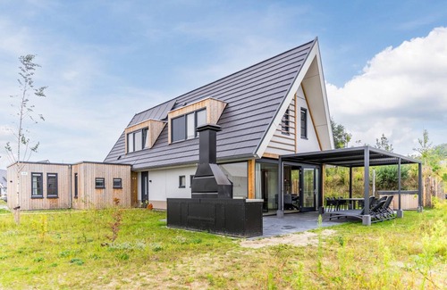 Municipality of Someren House | 200 m² Bungalow ∙ 10 bedrooms ∙ 20 guests