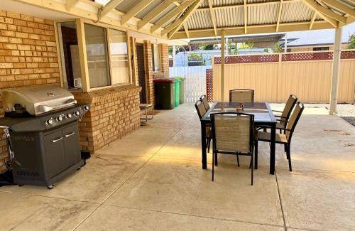 East Bunbury House | 200 m² House ∙ 3 bedrooms ∙ 5 guests
